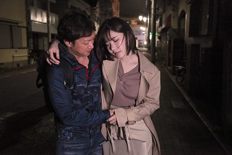 đưa nữ đồng nghiệp nhậu say xỉn vì cãi nhau với gã chồng về nhà