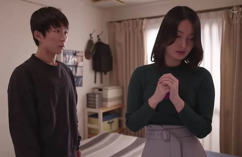 Thấy bố chịch mẹ kế mãi không có thai, cậu con trai ra tay giúp đỡ