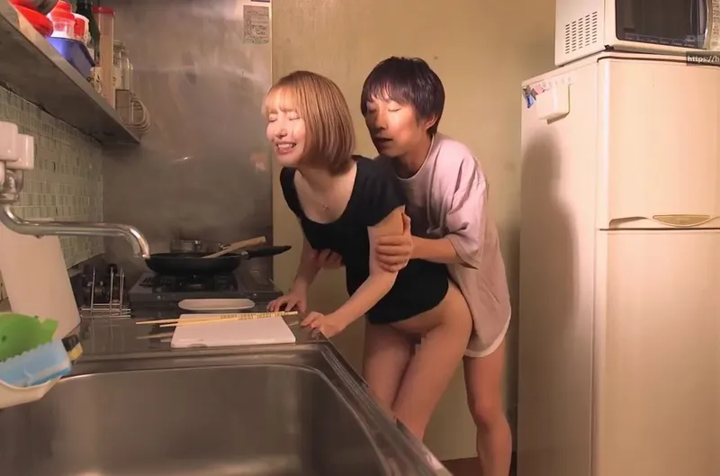 Chị dâu mất nết về quê chơi rồi đụ với cậu em chồng